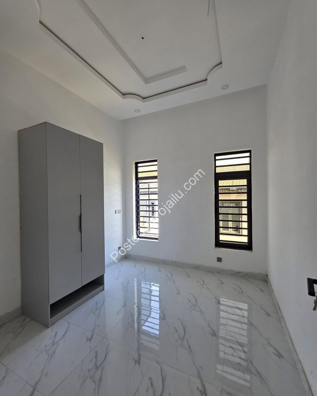 Modern 4-Bedroom Duplex in Prime Chevron