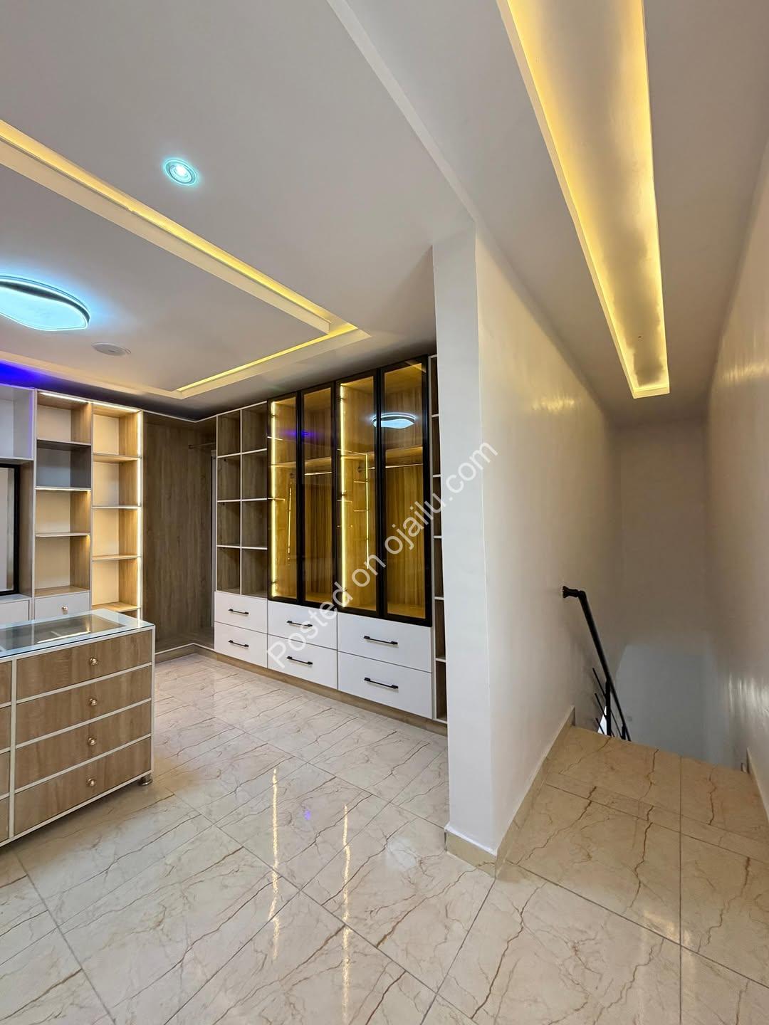 Elegant 5-Bedroom Duplex with Cinema & Pool in Lekki