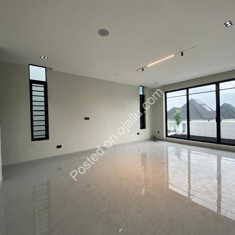 Orchid’s Finest: 5-Bed Poolside Estate