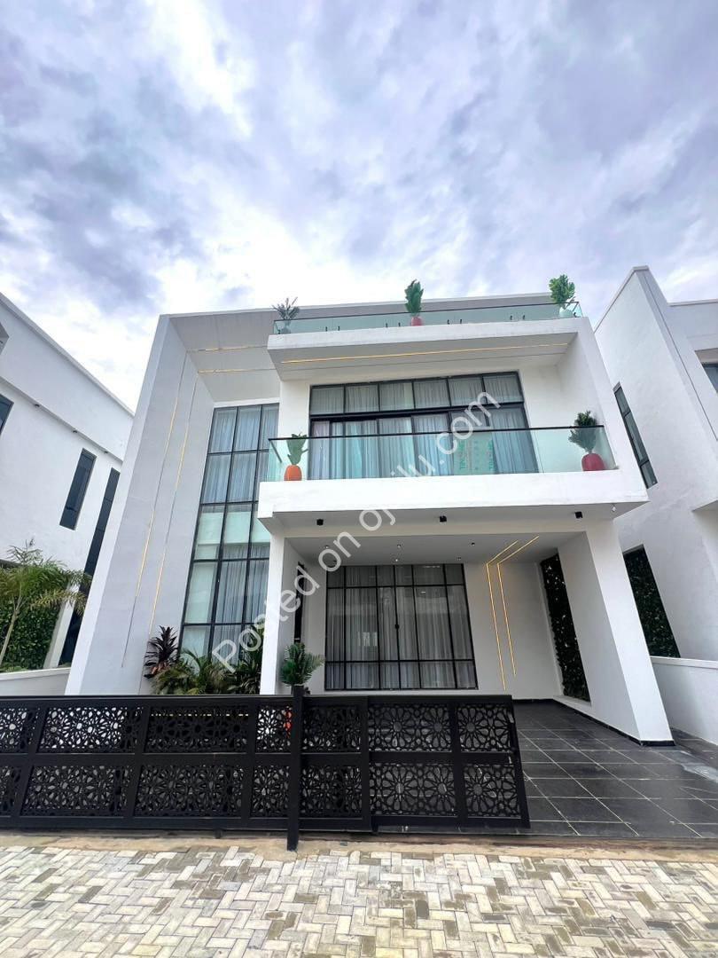 Lekki’s Ultimate Family Sanctuary with Private Pool