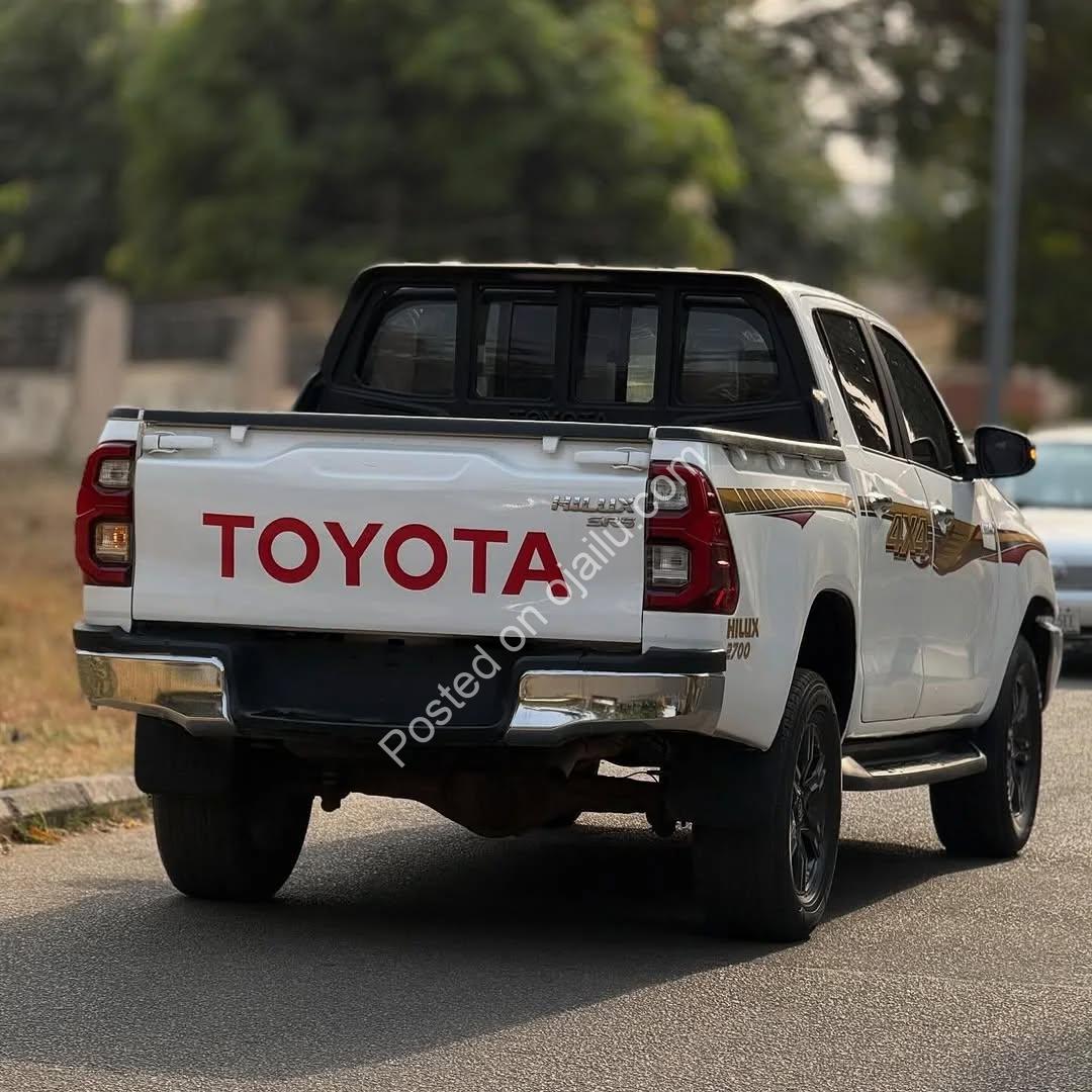 Toyota Hilux 2023: Unbreakable Reliability, Barely Driven