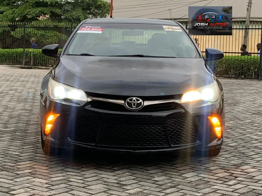 2016 Toyota Camry: Accident-Free & Perfect Engine, 18M Only