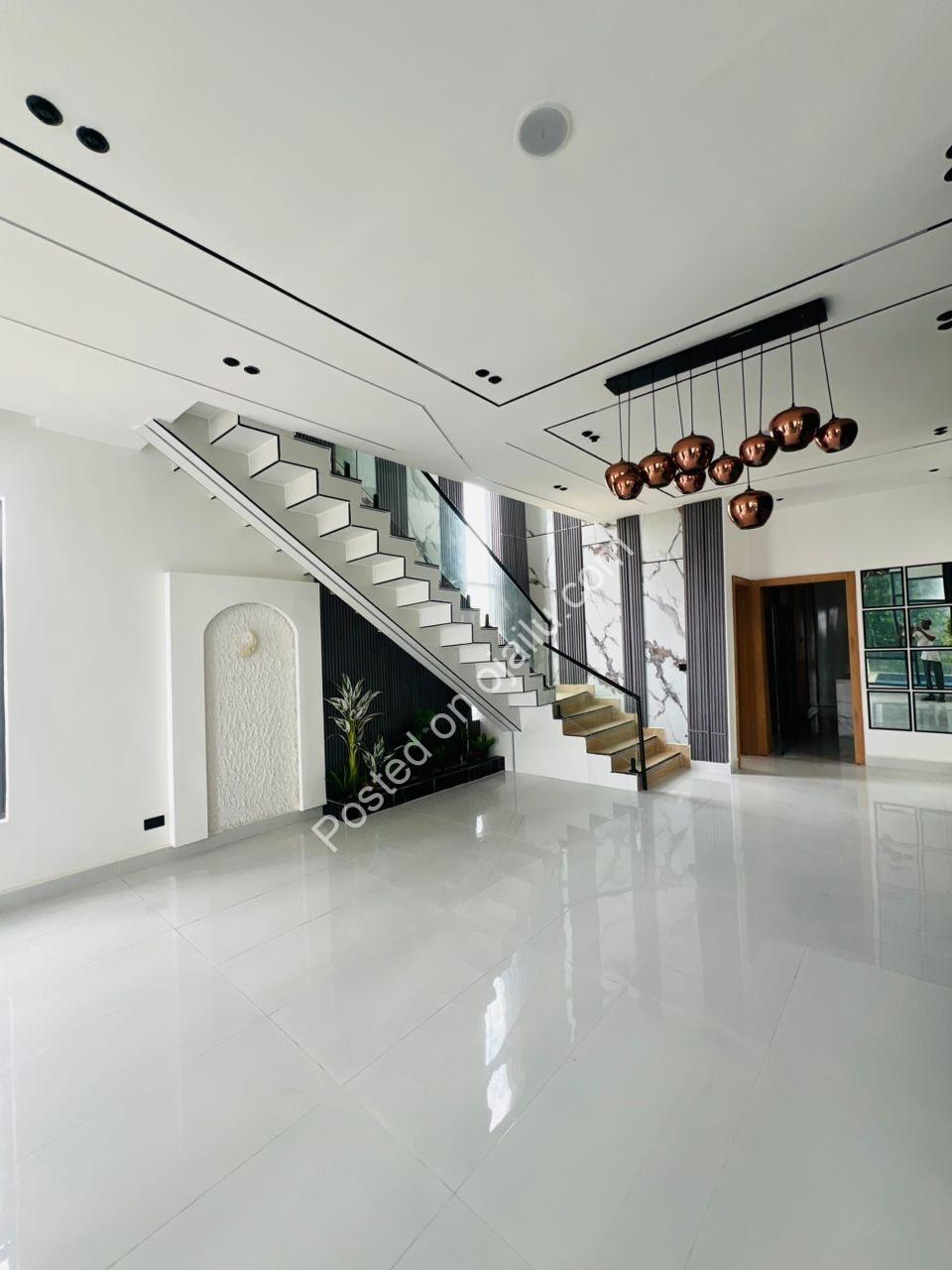 Lagos Luxury: 5-Bed Duplex with Cinema & Pool