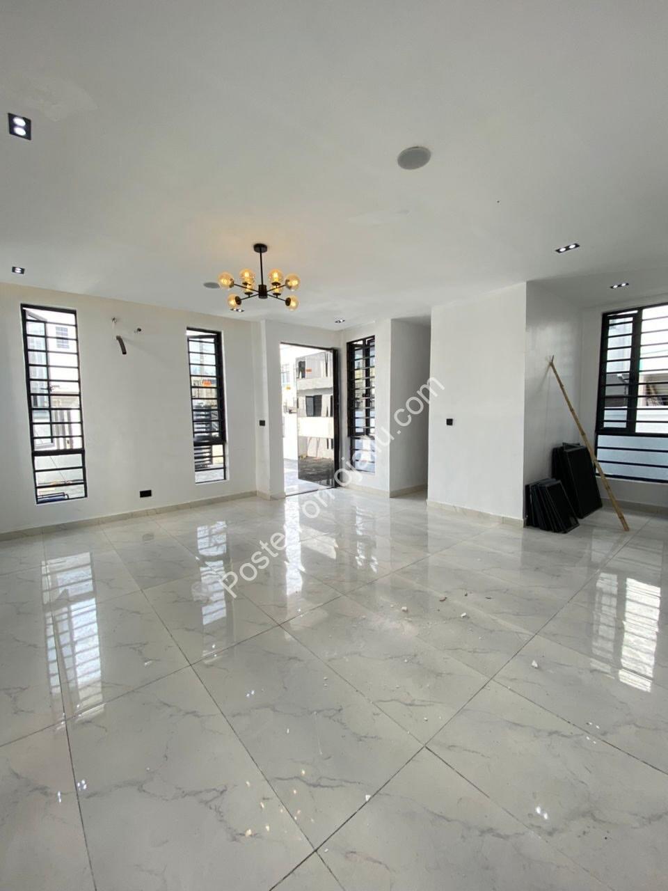 5-Bed Ensuite Haven: Modern Luxury in Ikota Gra