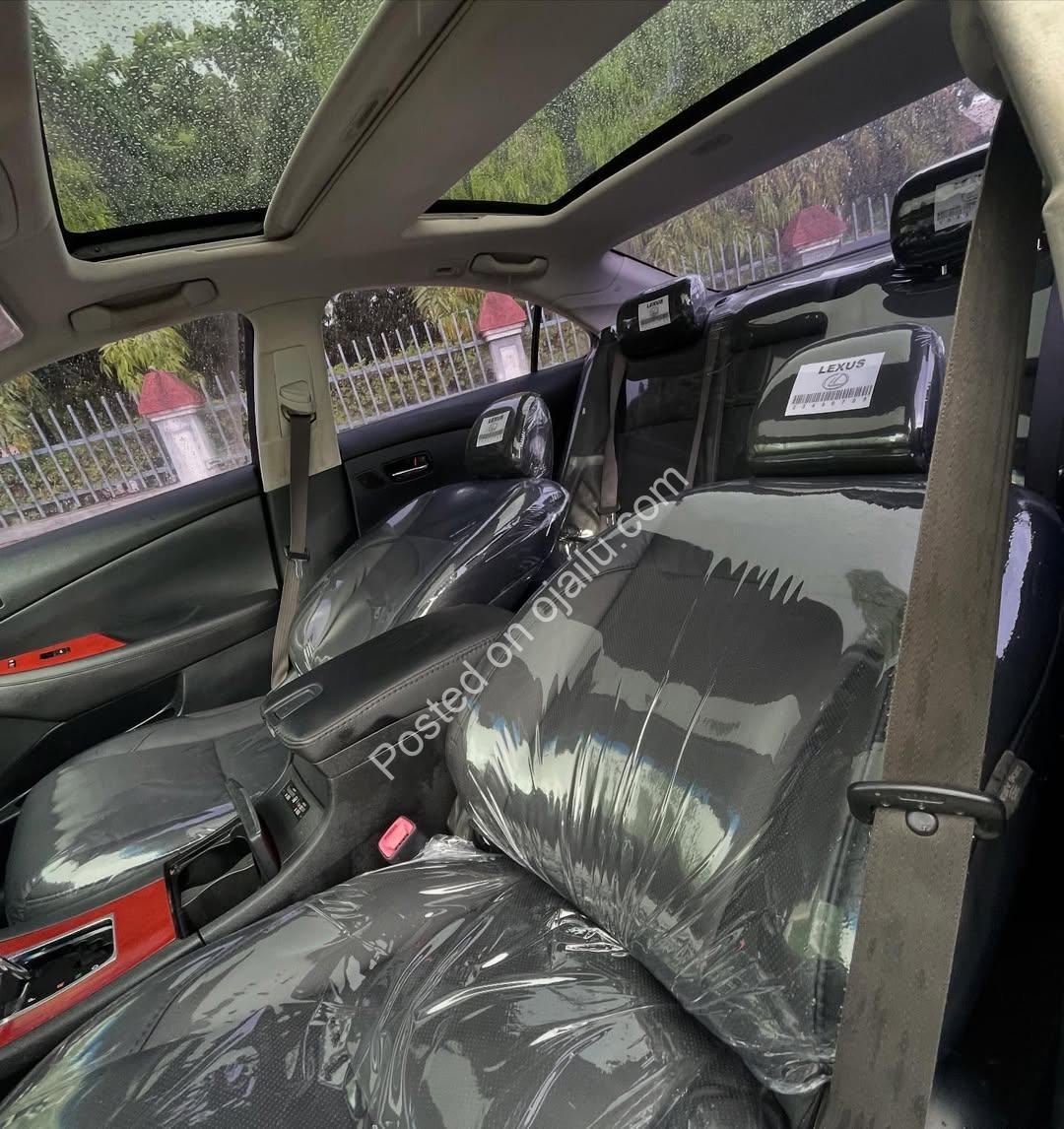 2009 Lexus ES350: Panoramic Roof, Keyless Luxury