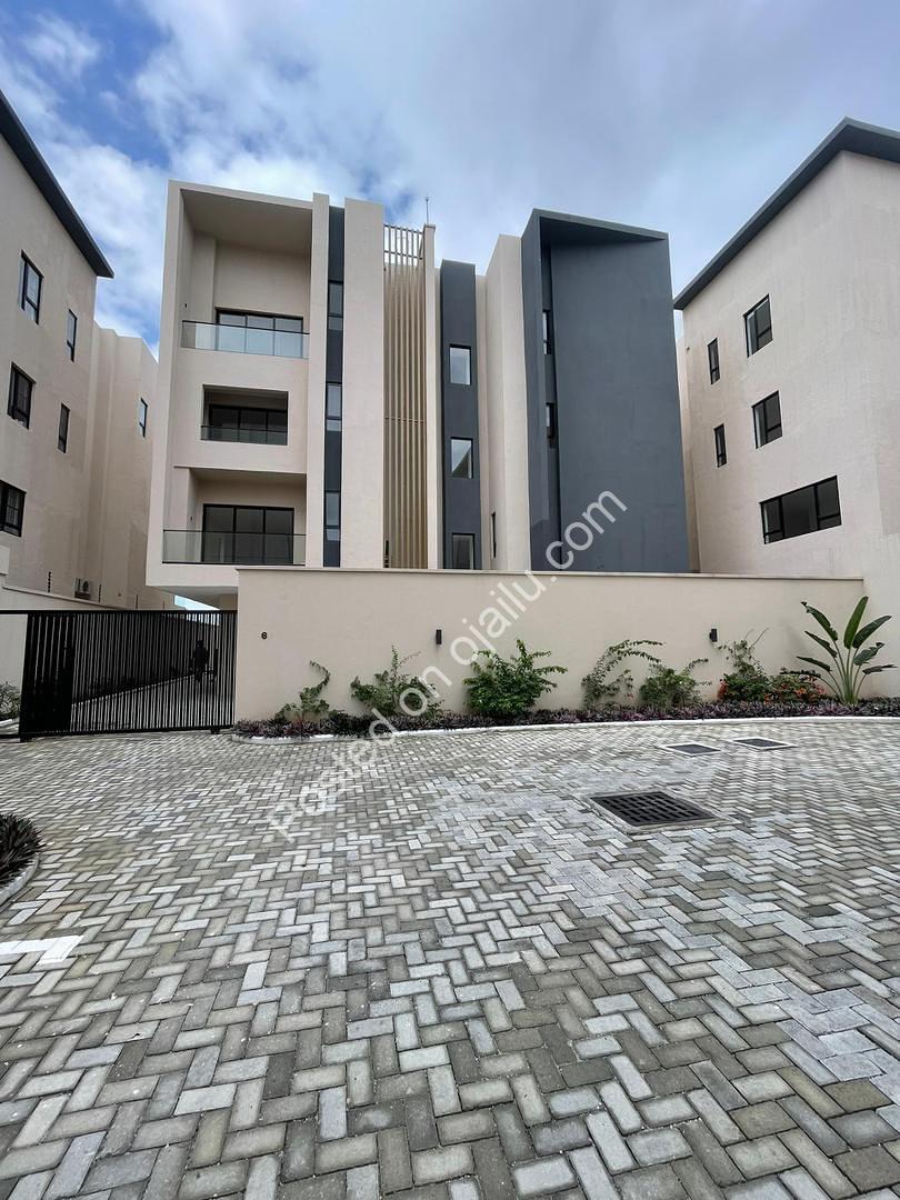 Opulent 5-Bed Ikoyi Waterfront Estate with Pool & Gym