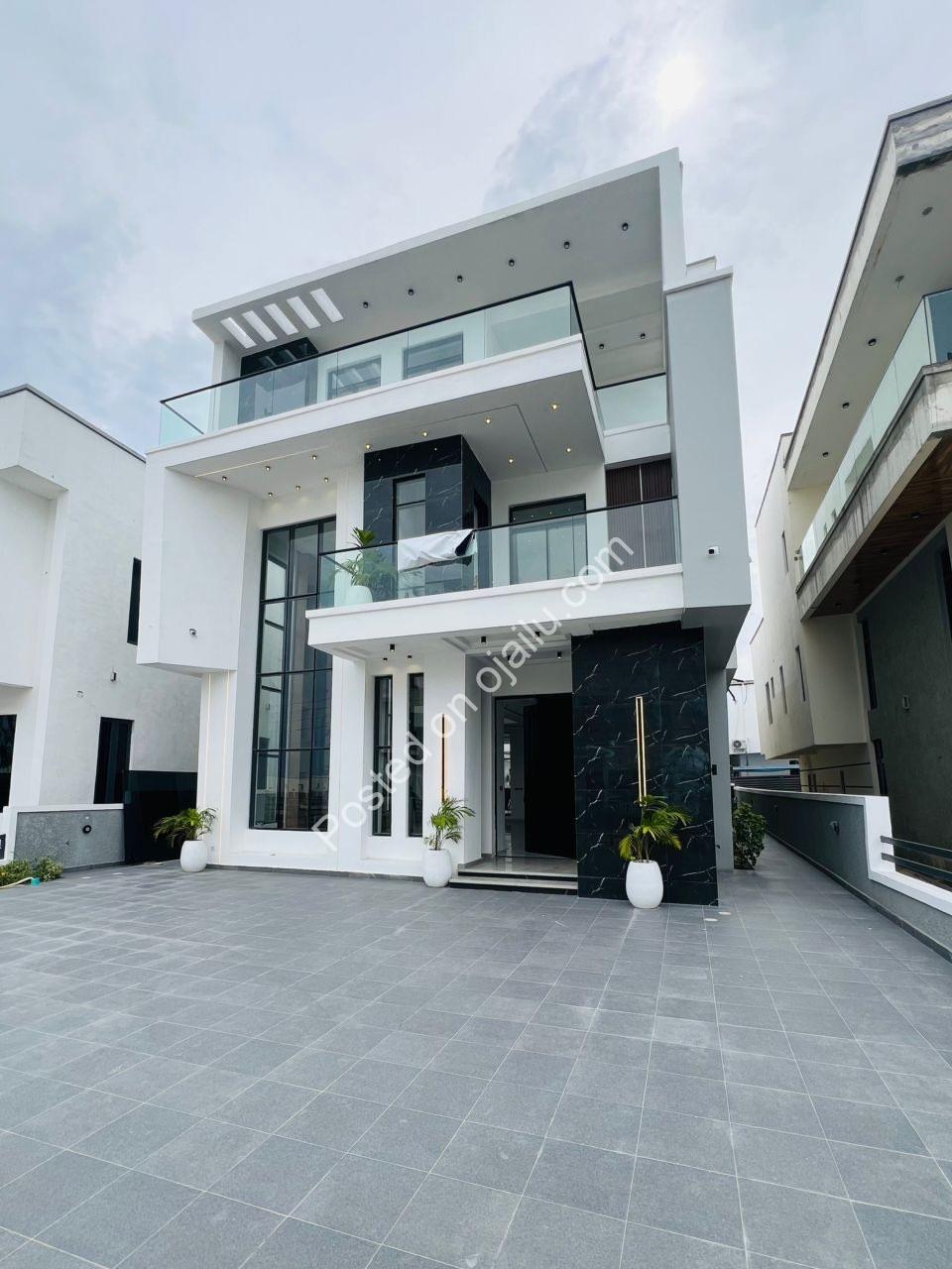 Luxury 5-Bed Duplex with Pool & Gym in Lekki