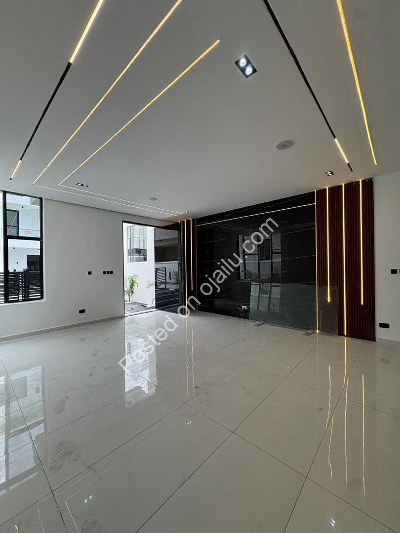 Lekki Luxury: 4-Bed Ensuite Duplex with BQ
