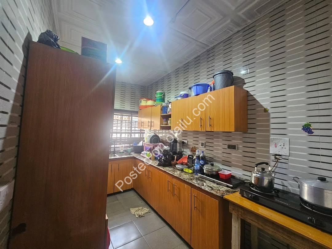 Spacious 4-Bedroom Family Haven with Mini-Flat in Idi-Ori