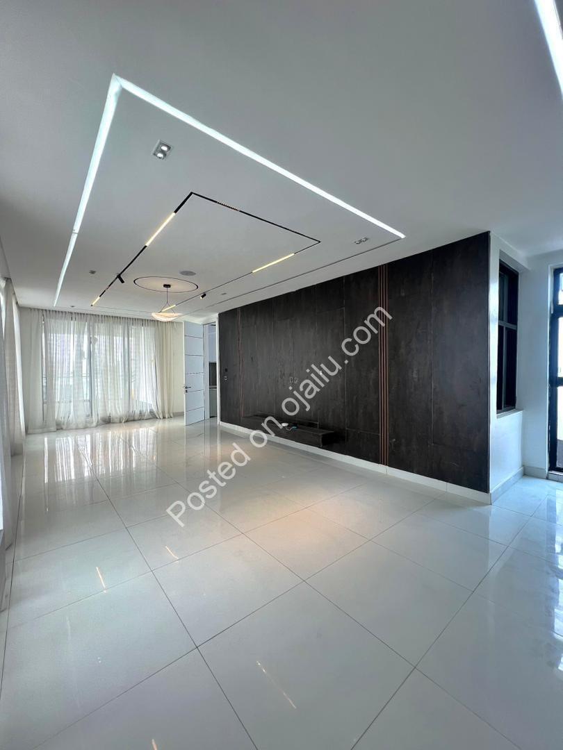 Lagos Luxury: 6-Bed Duplex with Cinema & Pool