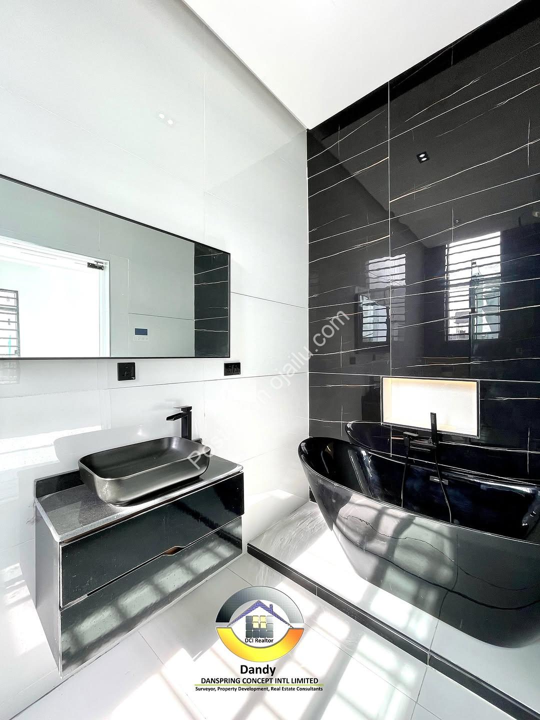 Lekki’s Finest: 4-Bed Ensuite Haven with BQ