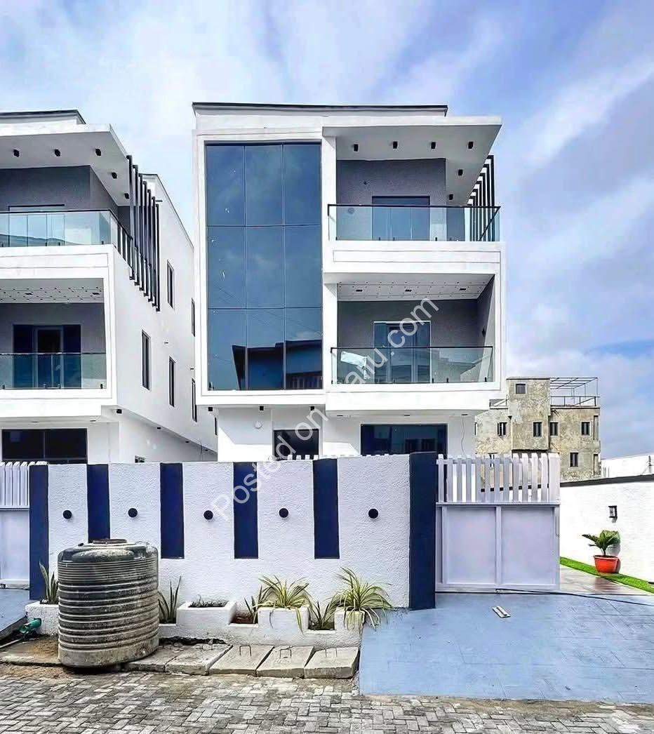 Stunning 5-Bed Lekki Duplex with Rooftop Terrace