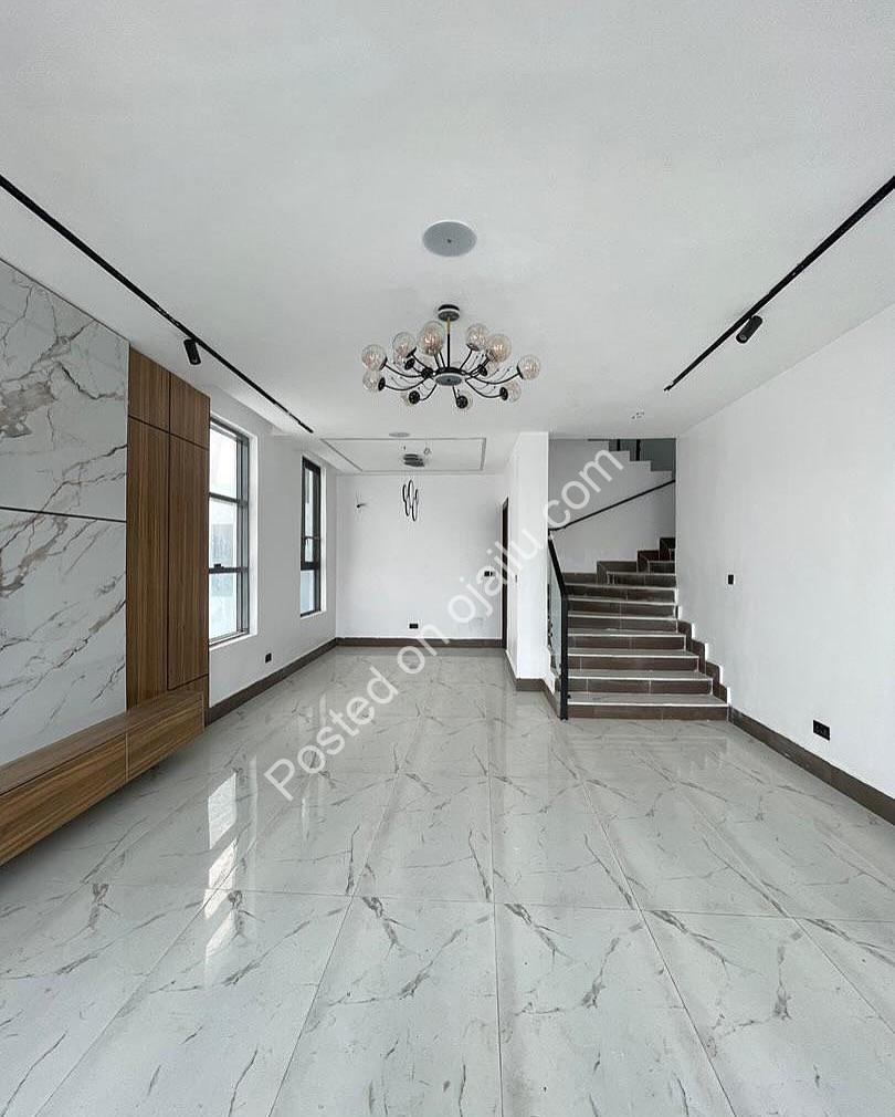 Lekki Phase 1: Your 5-Bedroom Serene Family Sanctuary