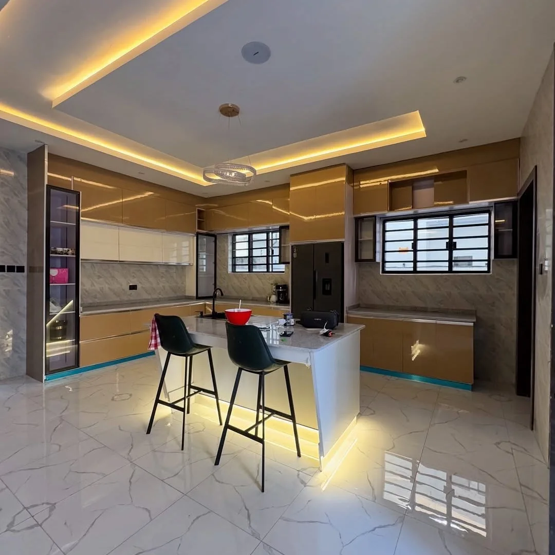 Luxury 5-Bed Duplex with Pool & Jacuzzi