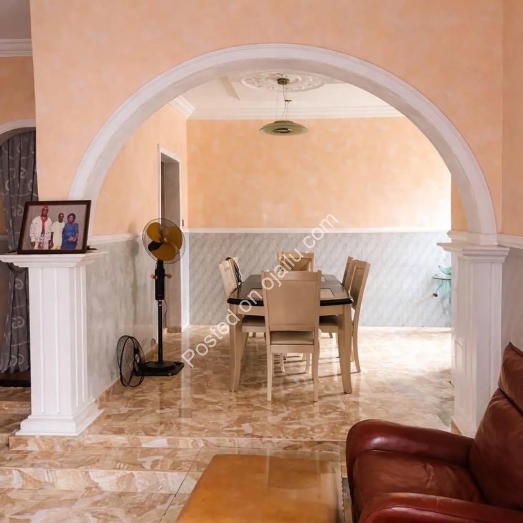 Spacious 5-Bedroom Family Haven with Security