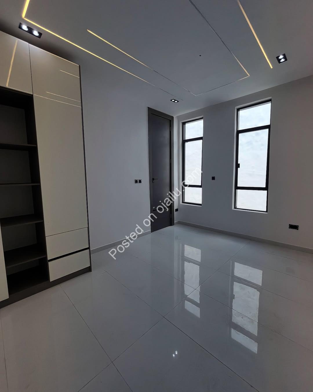 5-Bedroom Haven in Chevron: Luxury Living Awaits