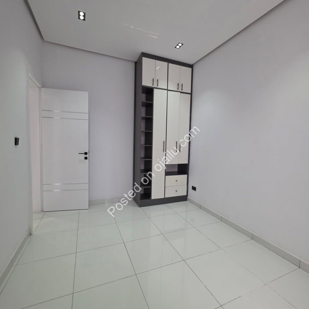 Smart 4-Bed Lekki Haven: Ensuite Luxury & BQ