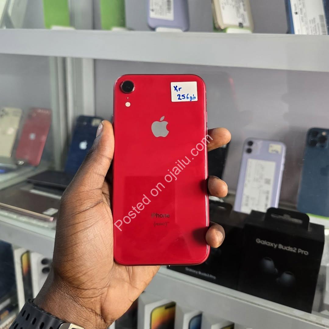 Stunning iPhone XR 256GB in Red – 86% Battery, Free Gifts!