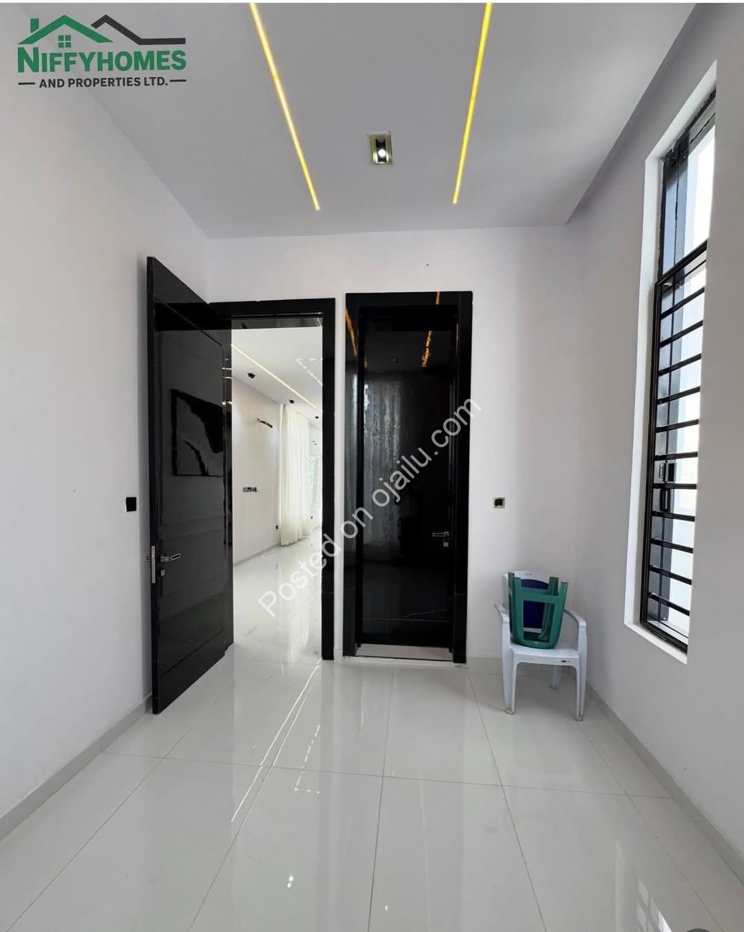 Exquisite 5-Bedroom Duplex with Pool in Ikota
