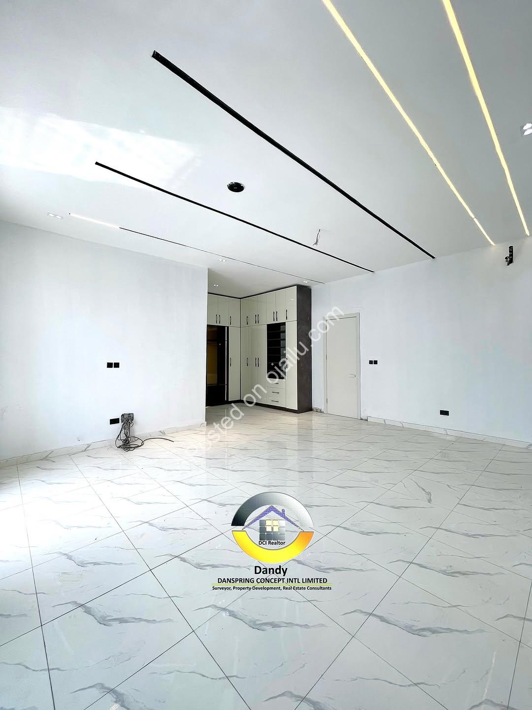 Opulent 5-Bed Haven with Pool in Lekki