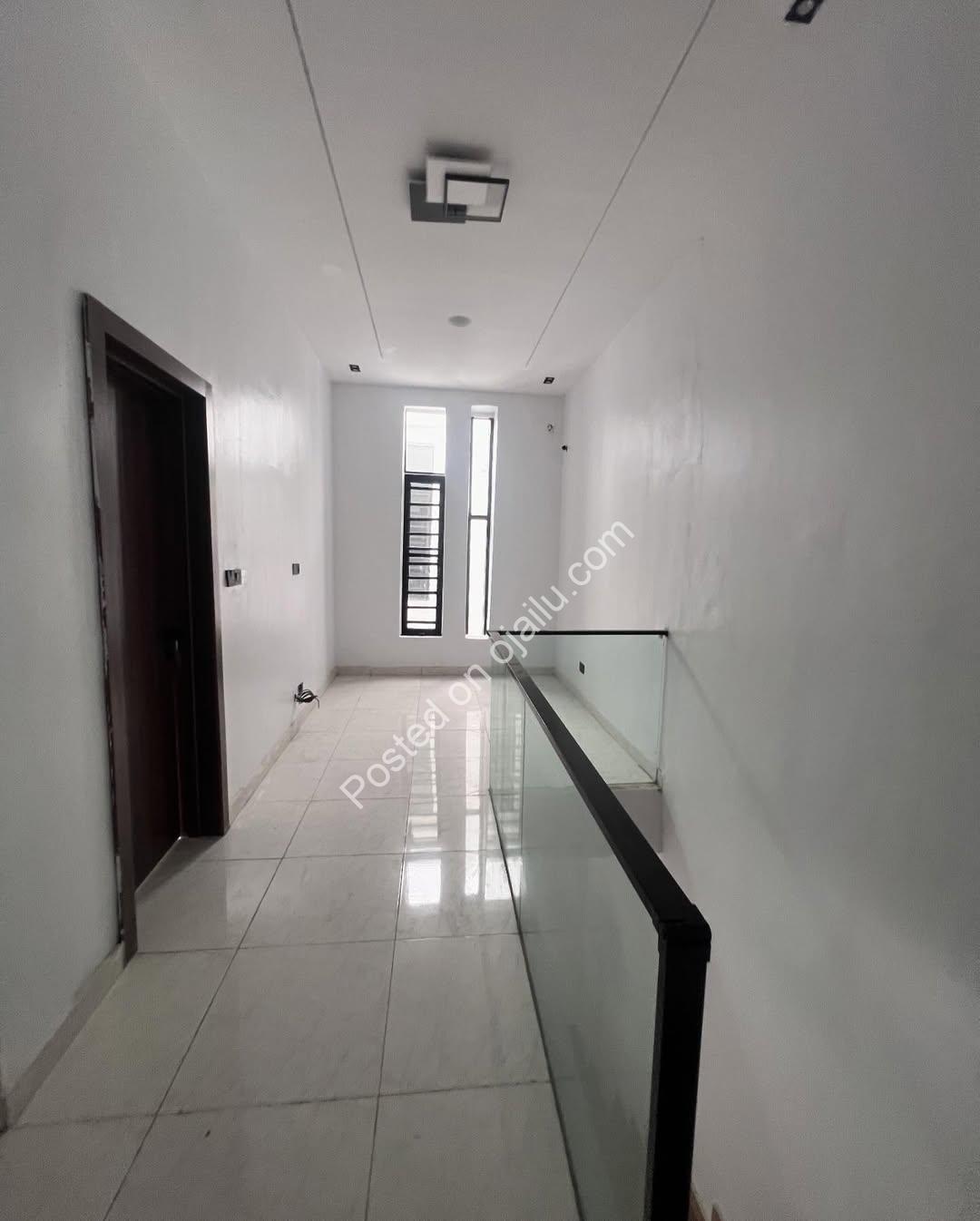 Spacious 4-Bedroom Duplex with En-Suite Bliss in Lekki