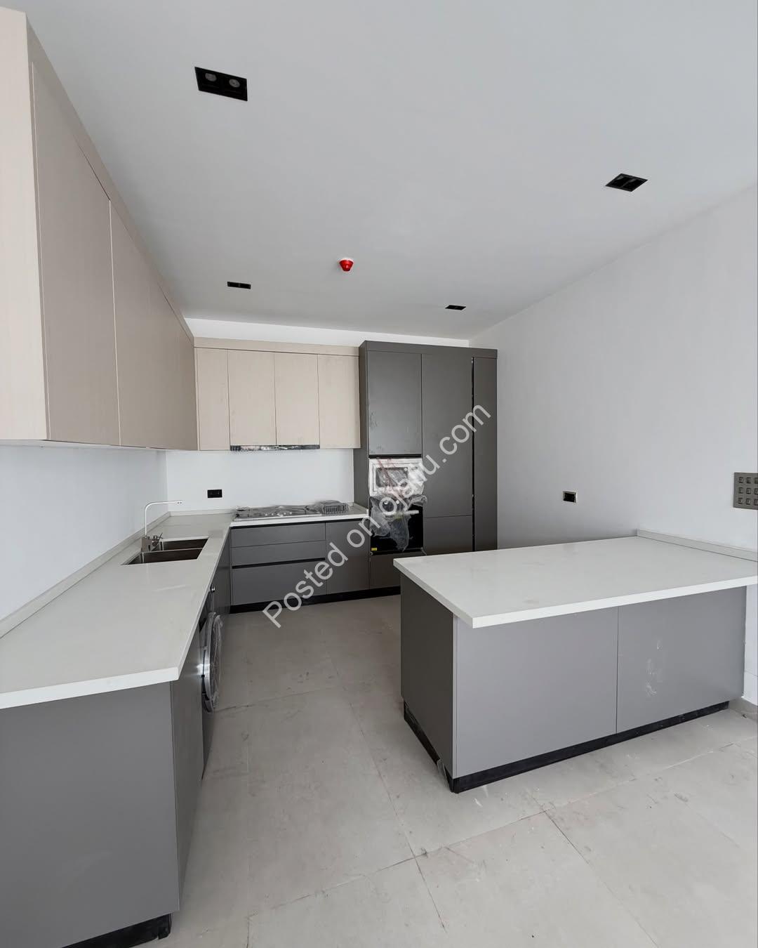 Lekki Waterfront Haven: Pool, Gym & Private Elevator