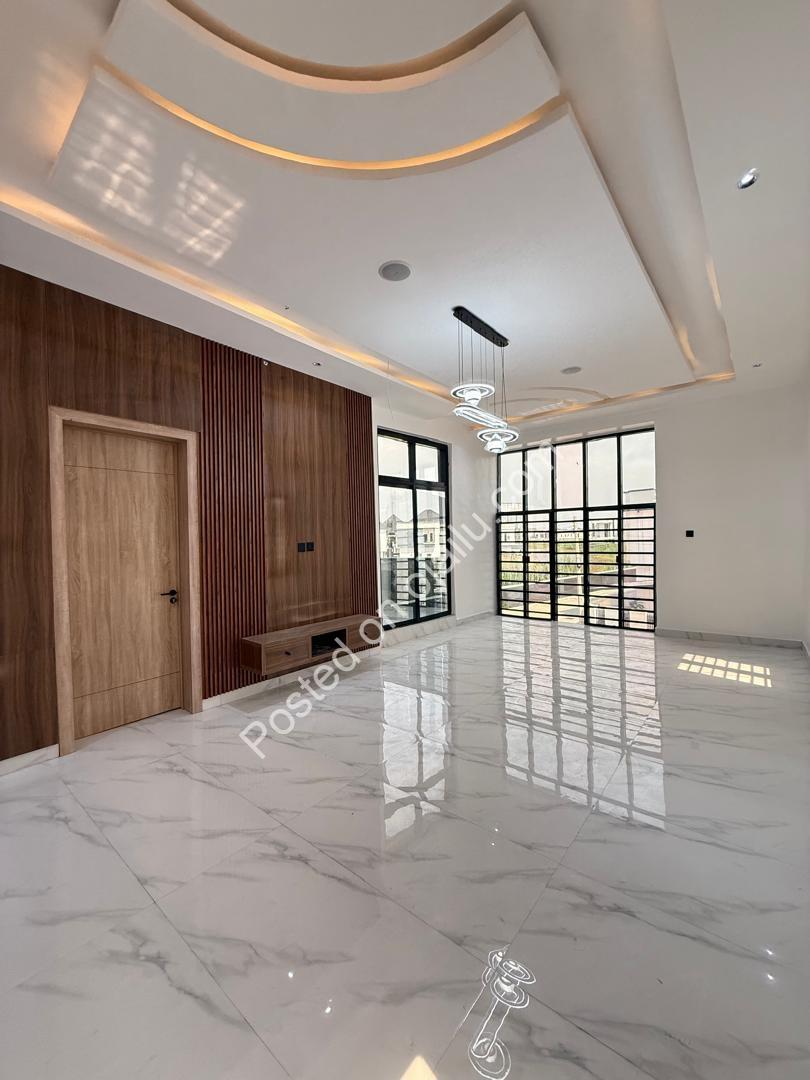 Lekki’s Elite 5-Bedroom Oasis with Pool