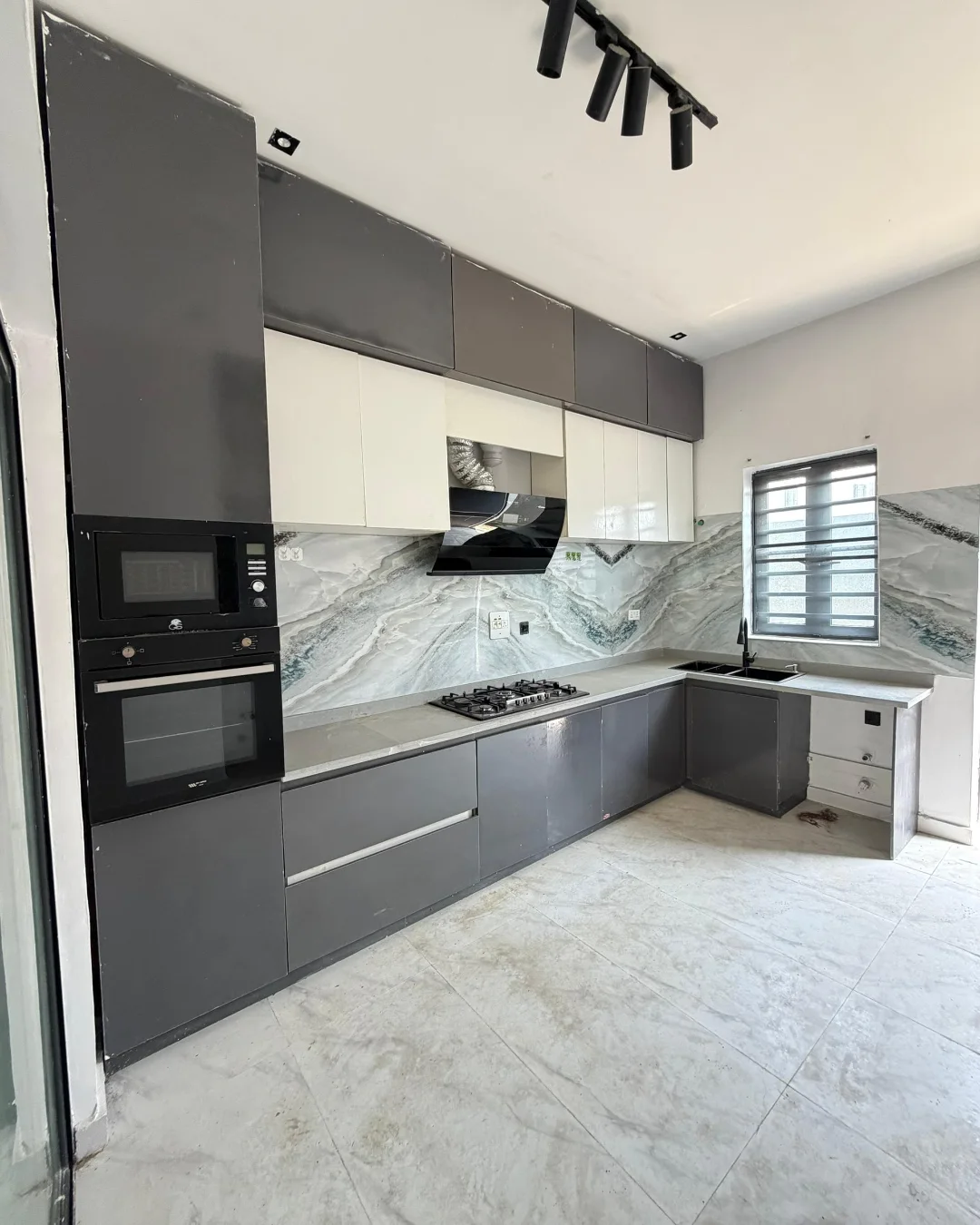 Dream Family Haven: 4BR Terrace Duplex in Prime Ikota