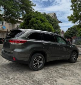 2017 Highlander XLE AWD – Imported Luxury