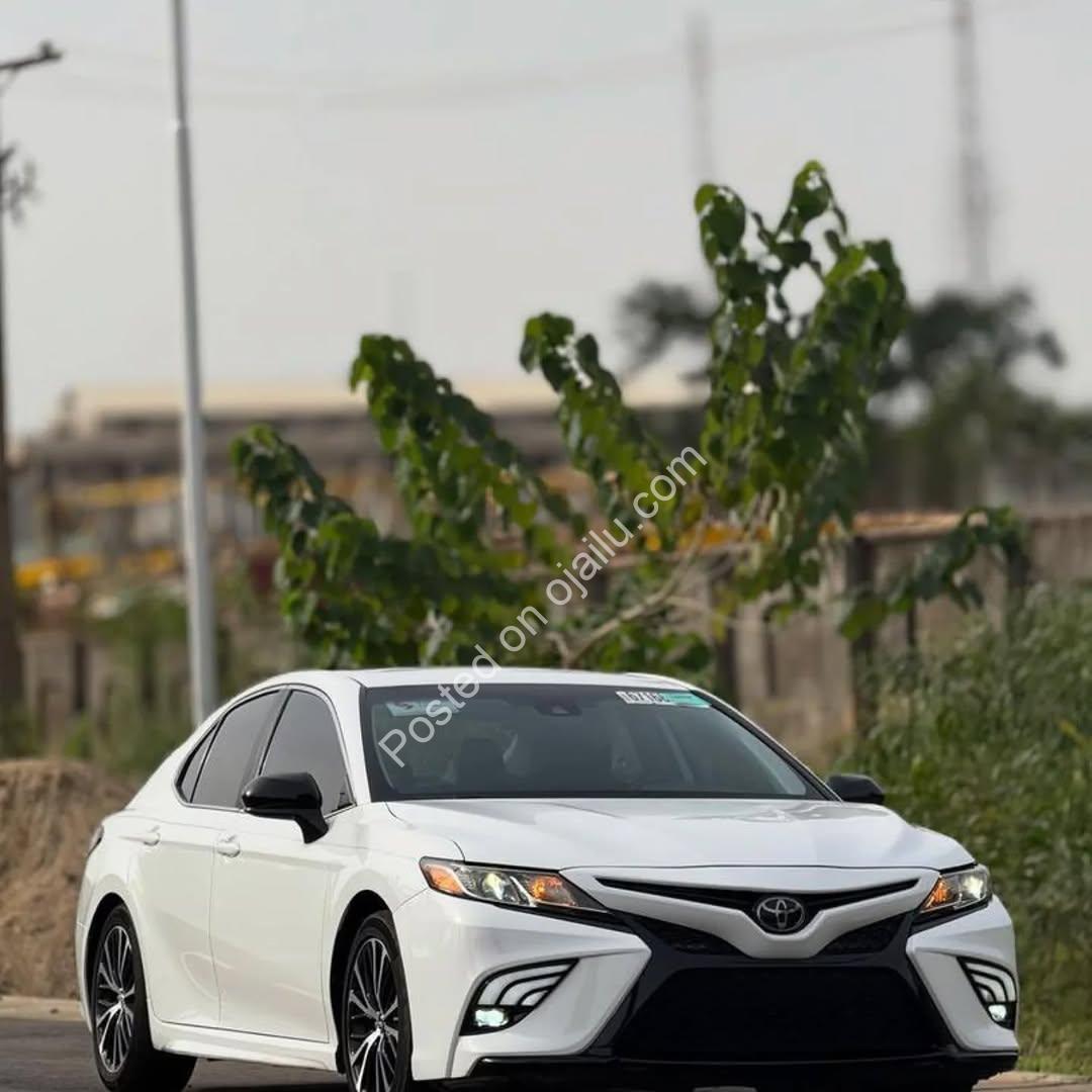 2020 Camry SE: Premium Import, Duty Paid