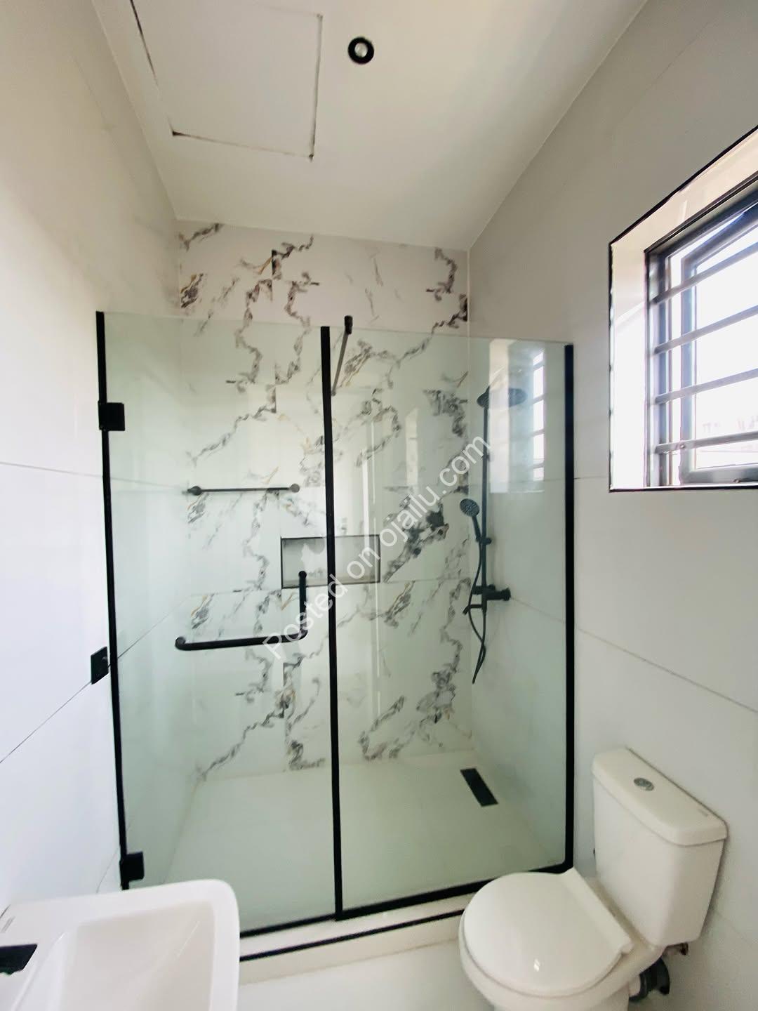 Chevron’s Crown Jewel: 5-Bed Poolside Estate