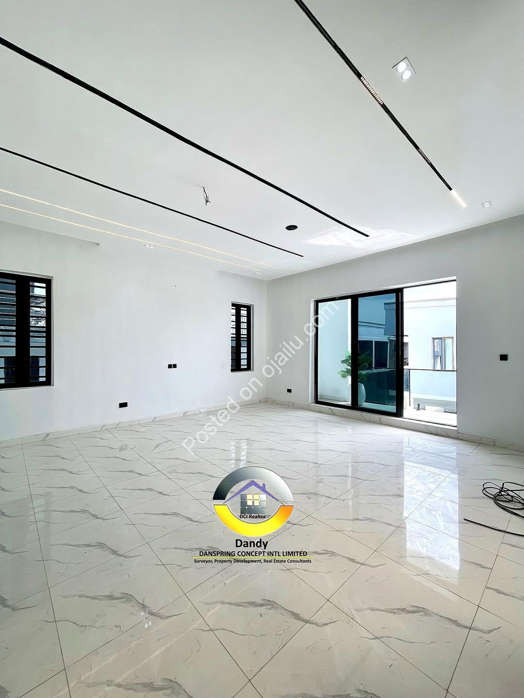 Opulent 5-Bed Haven with Pool in Lekki