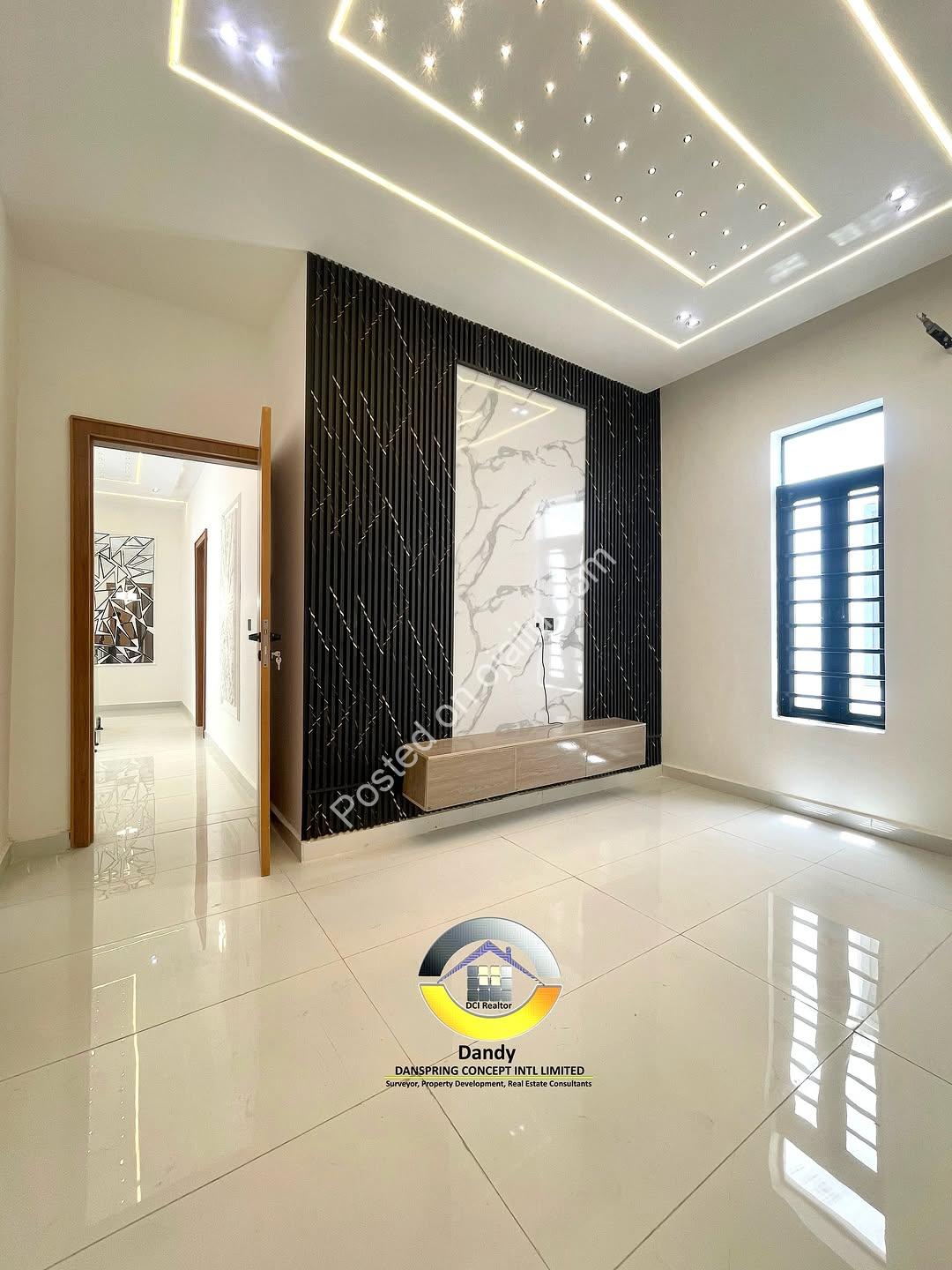 Opulent 5-Bedroom Estate with Resort-Style Pool in Lekki