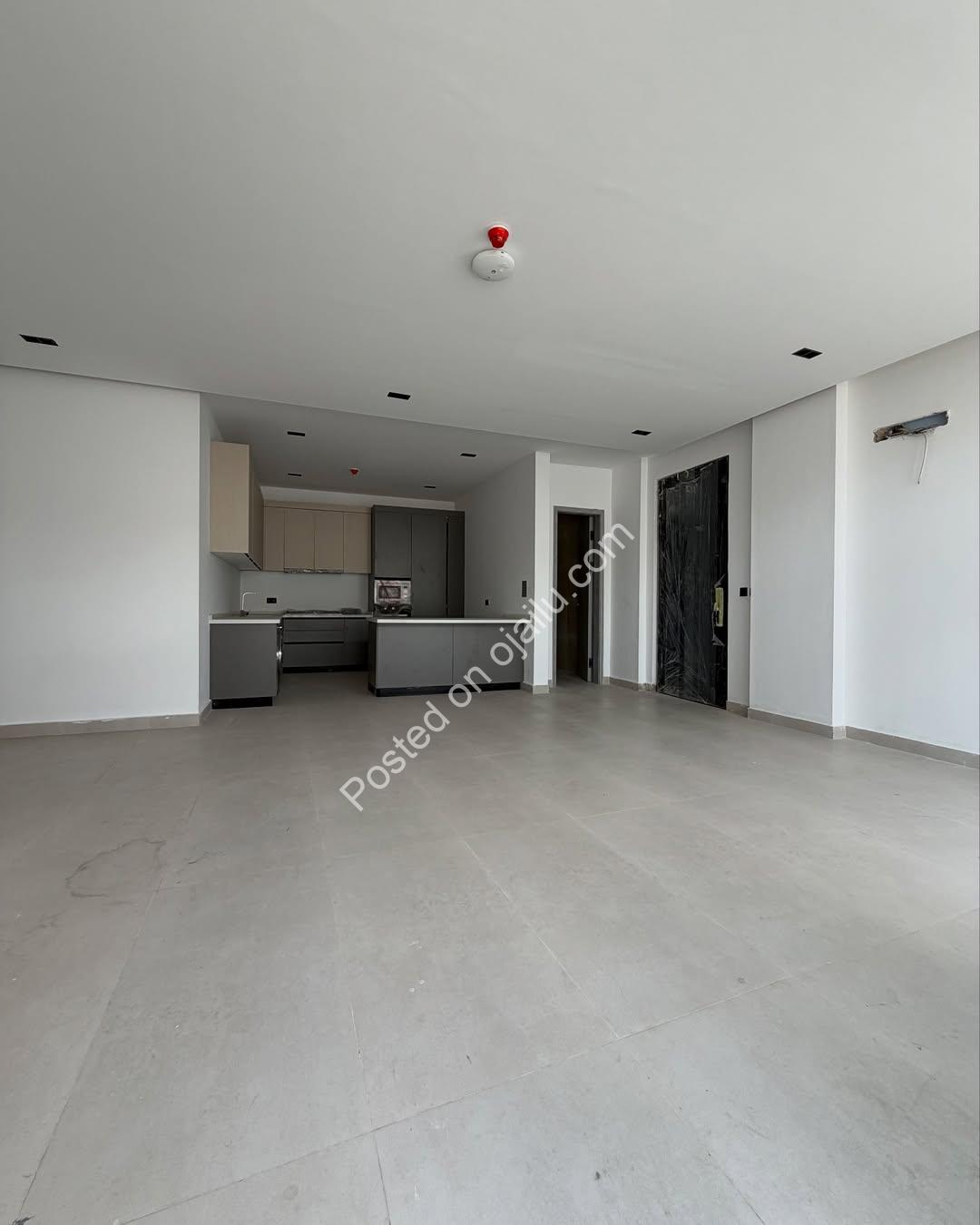 Lekki Waterfront Haven: Pool, Gym & Private Elevator