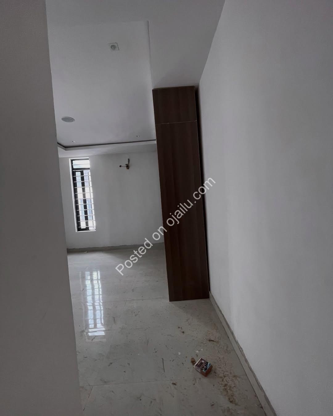 Opulent 5-Bed Duplex with Resort-Style Pool