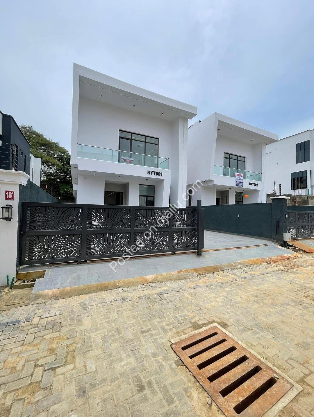 Stunning 5-Bedroom Duplex with Pool in Lekki