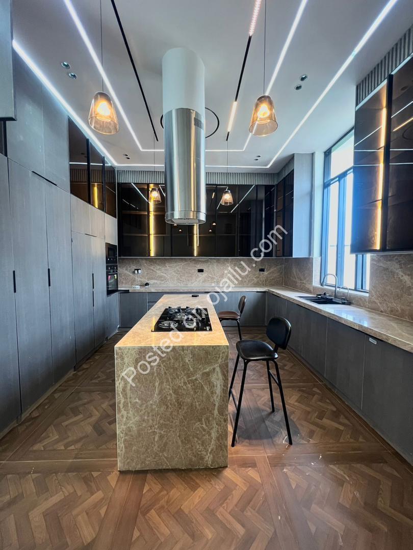 Lagos Luxury: 6-Bed Duplex with Cinema & Pool