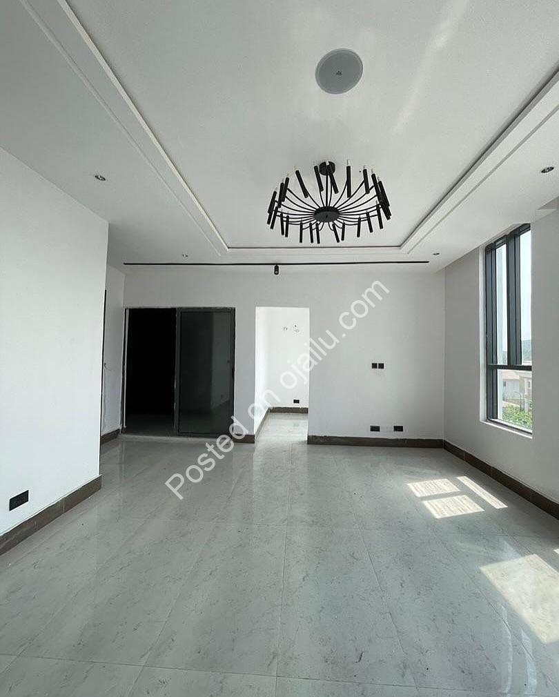 Lekki Phase 1: Your 5-Bedroom Serene Family Sanctuary