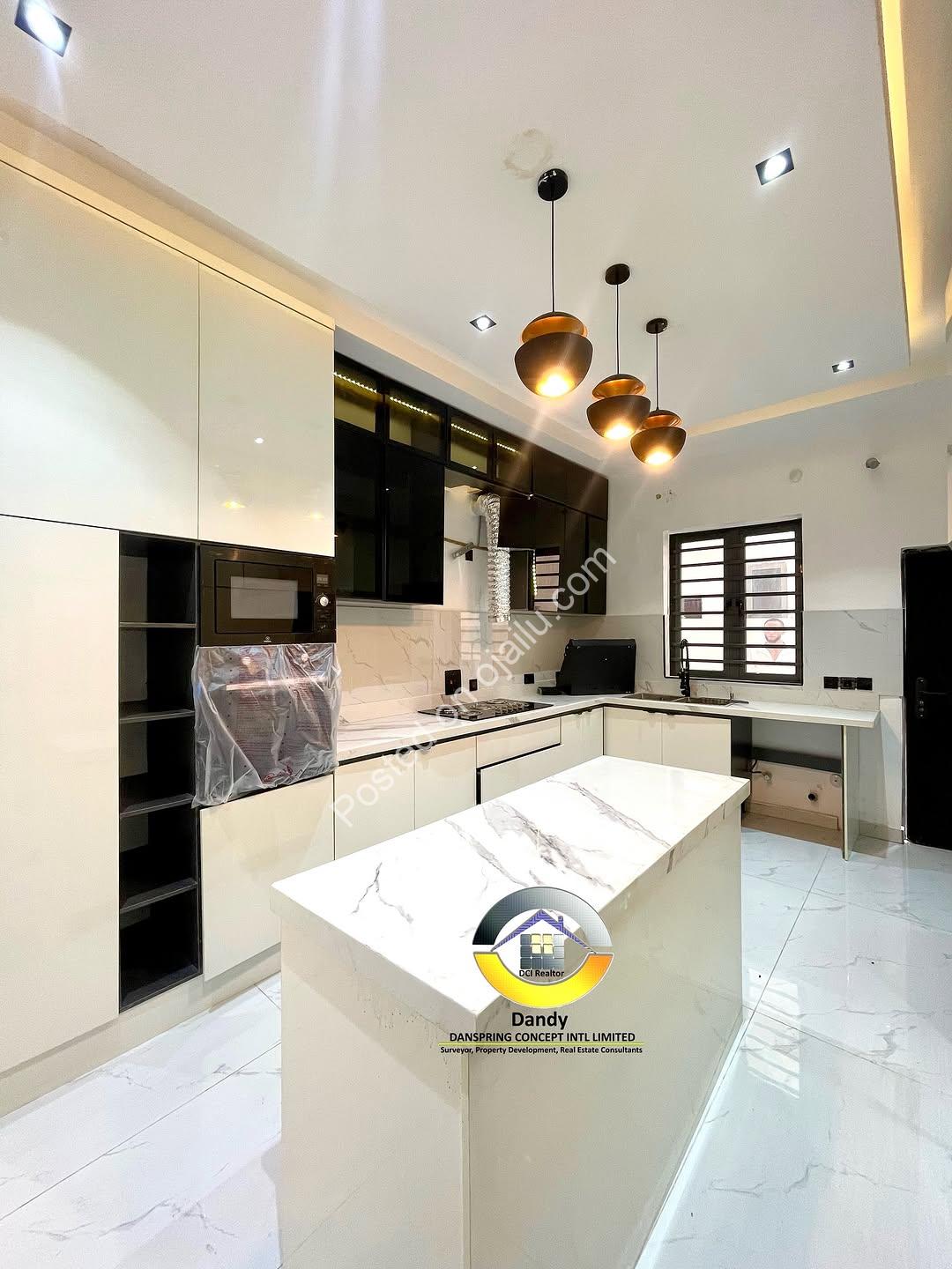 Lekki’s Grand 5-Bedroom Oasis with BQ