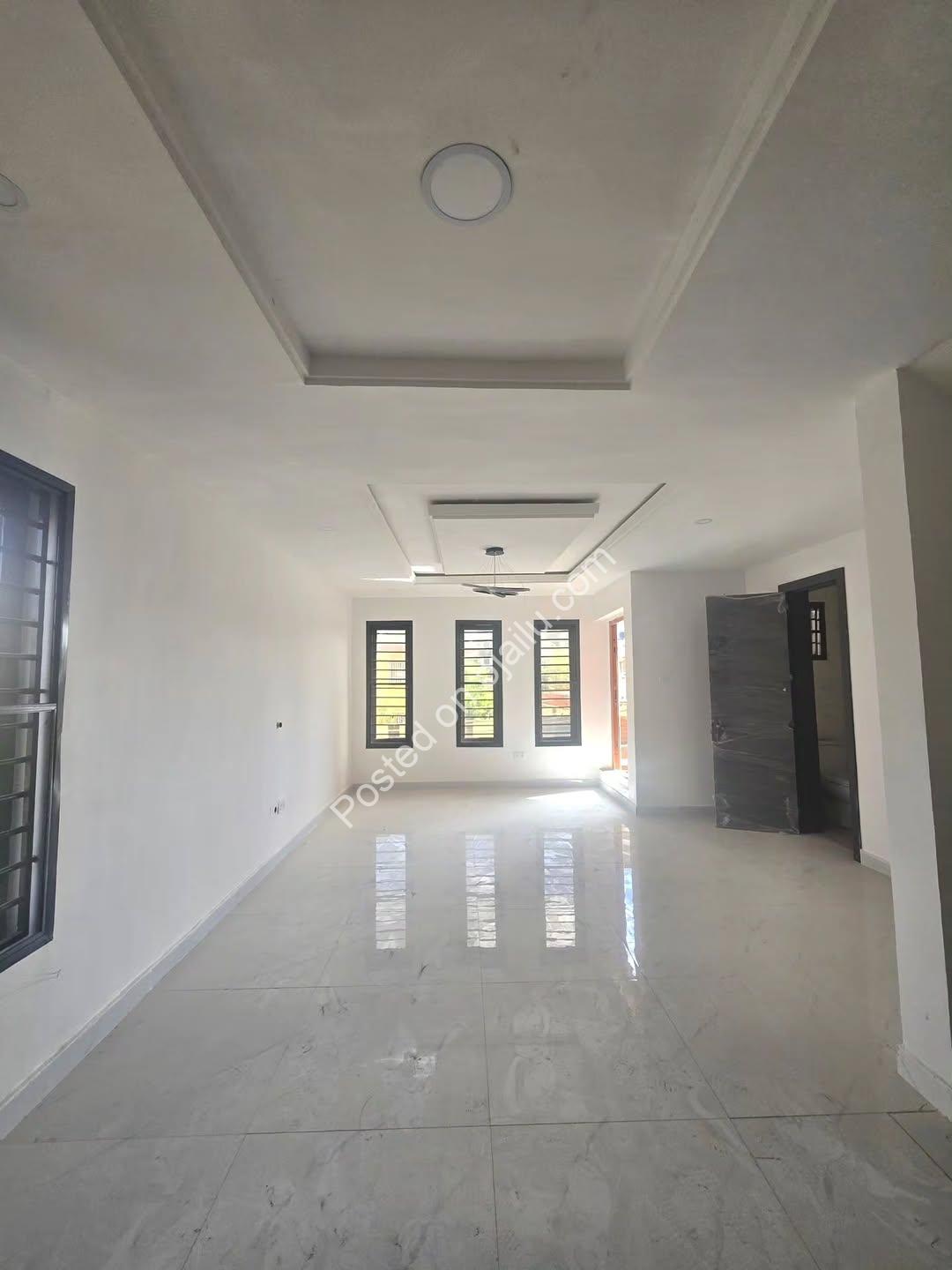 Serene Maryland Haven: 4-Bed Ensuite Duplex with BQ