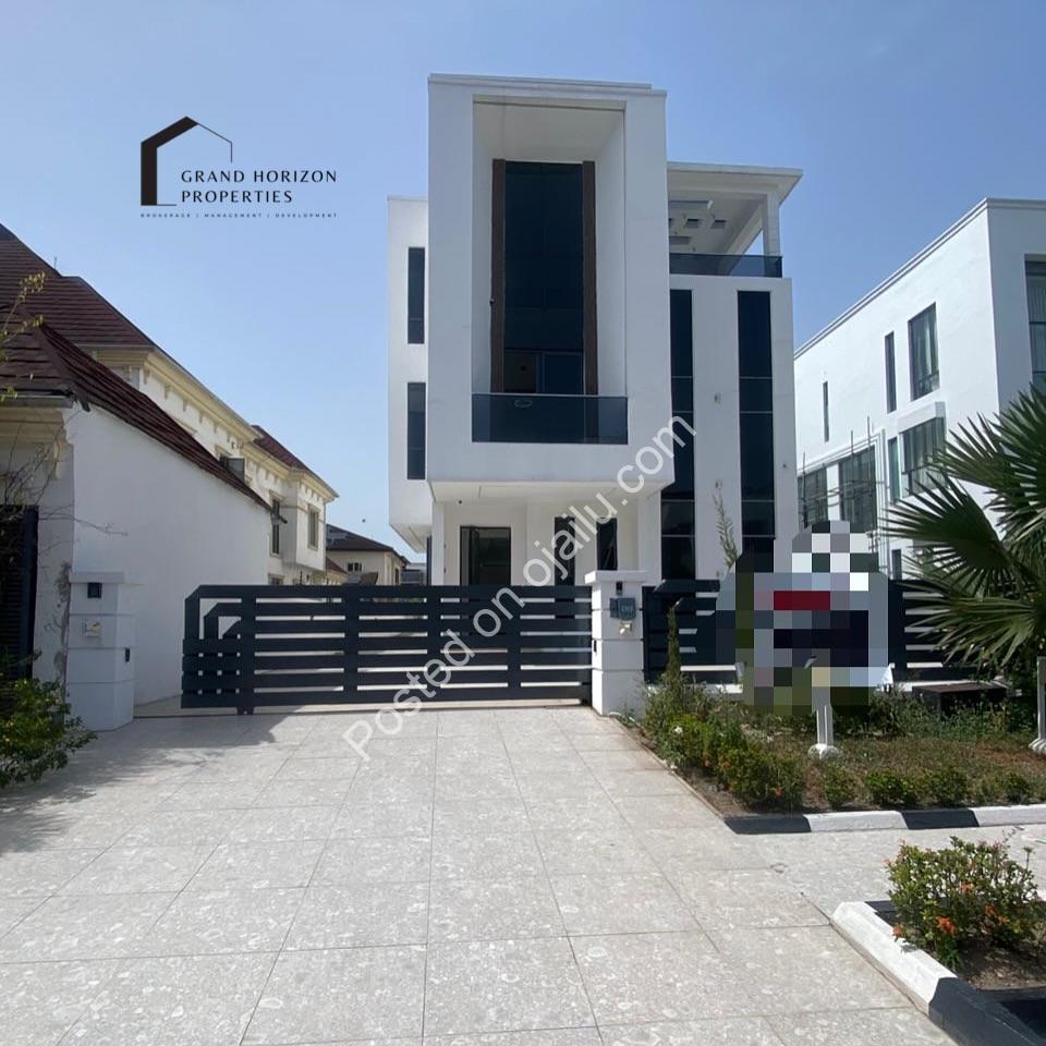 Opulent 5-Bed Estate with Cinema & Pool in Osapa