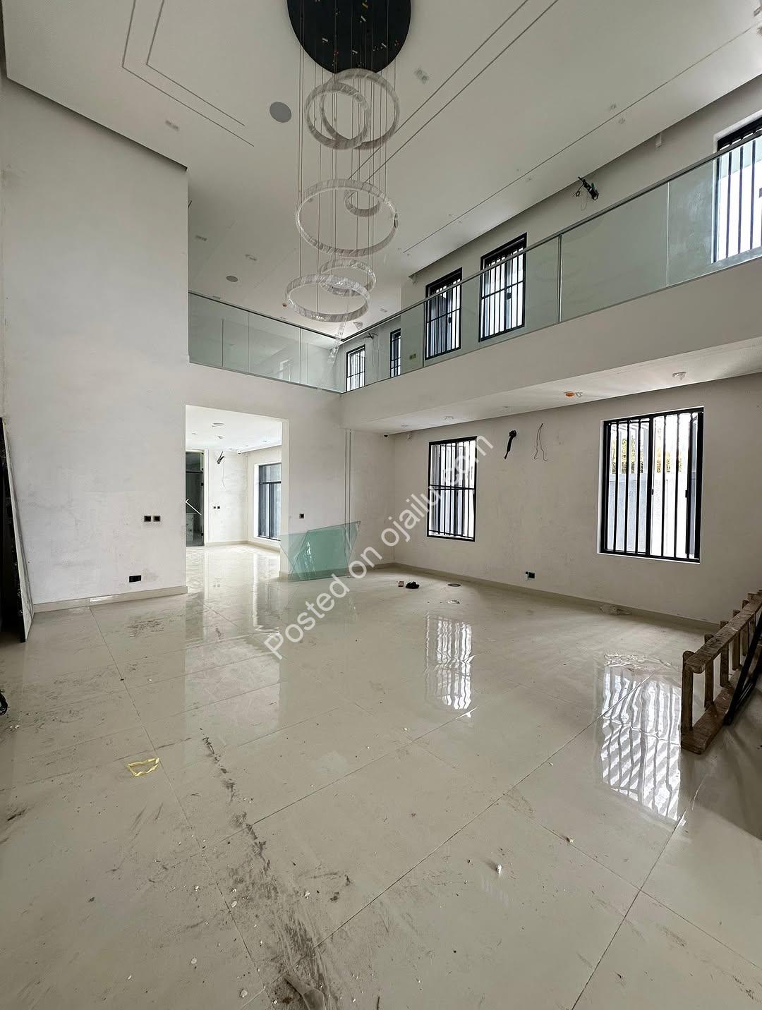 Sleek 5-Bed Duplex with Rooftop & Pool in Ikate