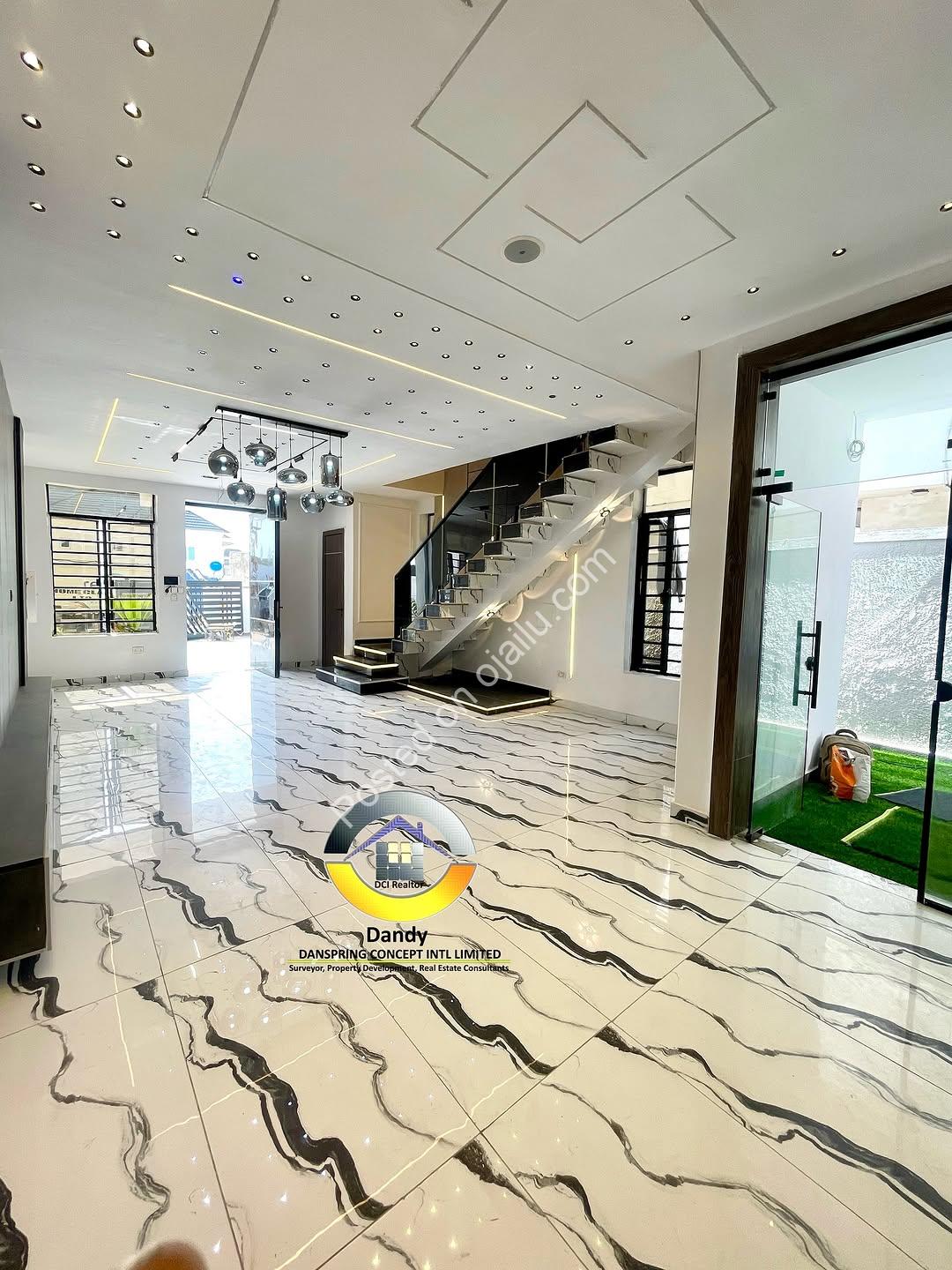 Lekki’s Ultimate 5-Bedroom Oasis with Pool & Rooftop