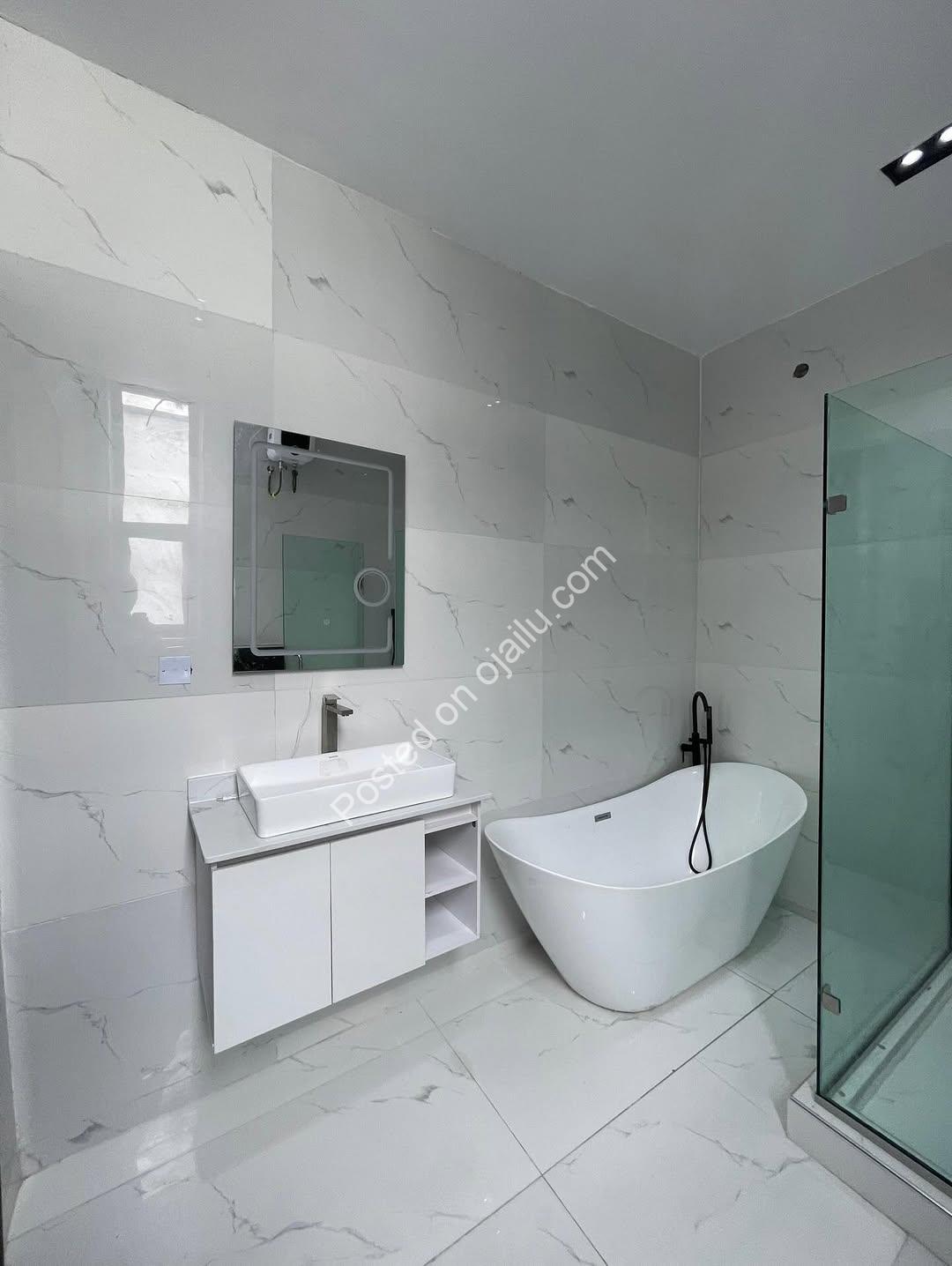 Stunning 5-Bedroom Duplex with Pool in Lekki