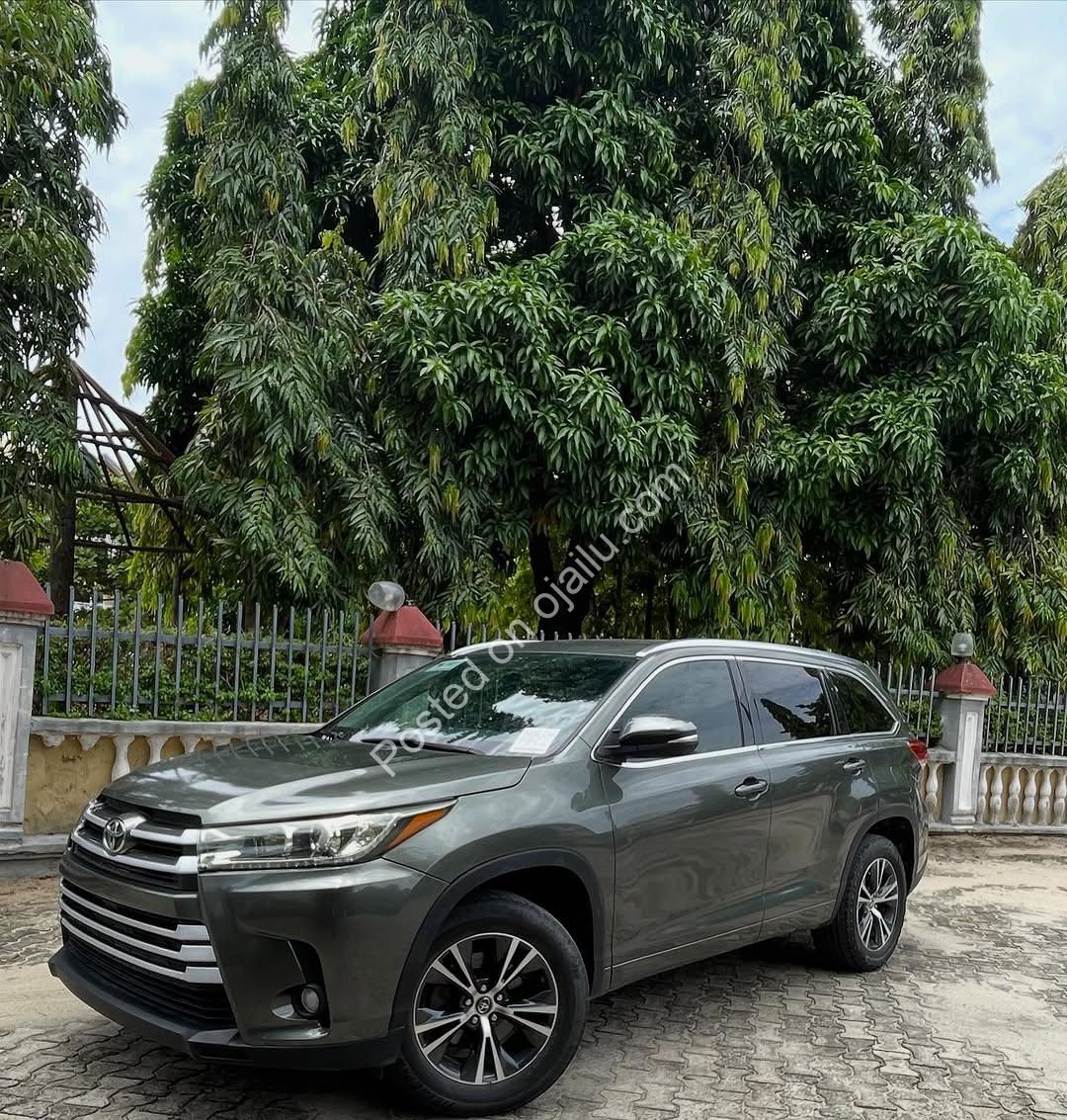 2017 Highlander XLE AWD – Imported Luxury, 32M Only