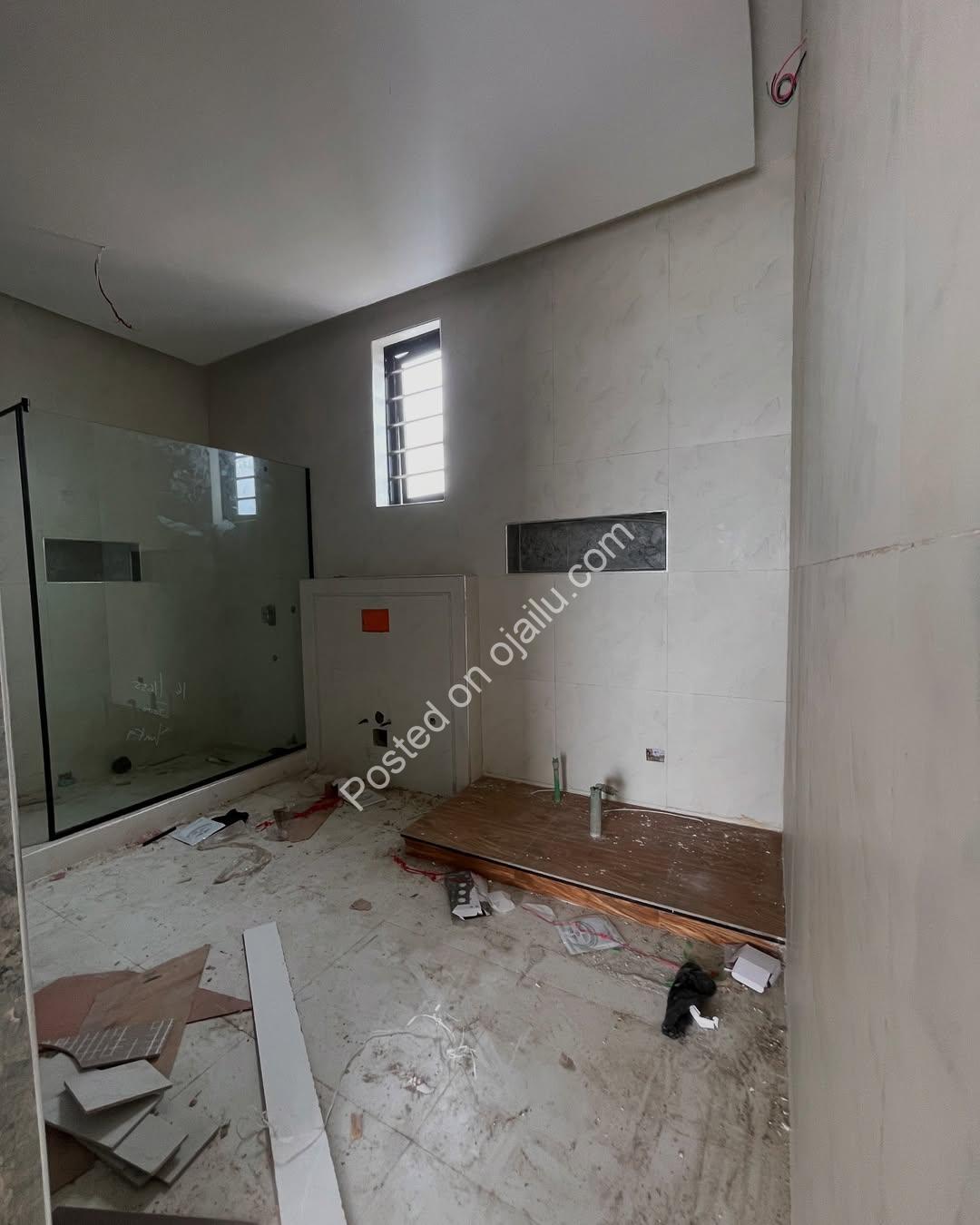 Opulent 5-Bed Duplex with Resort-Style Pool