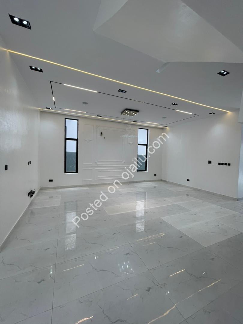 Chevron’s Finest: Your Private Poolside Sanctuary Awaits