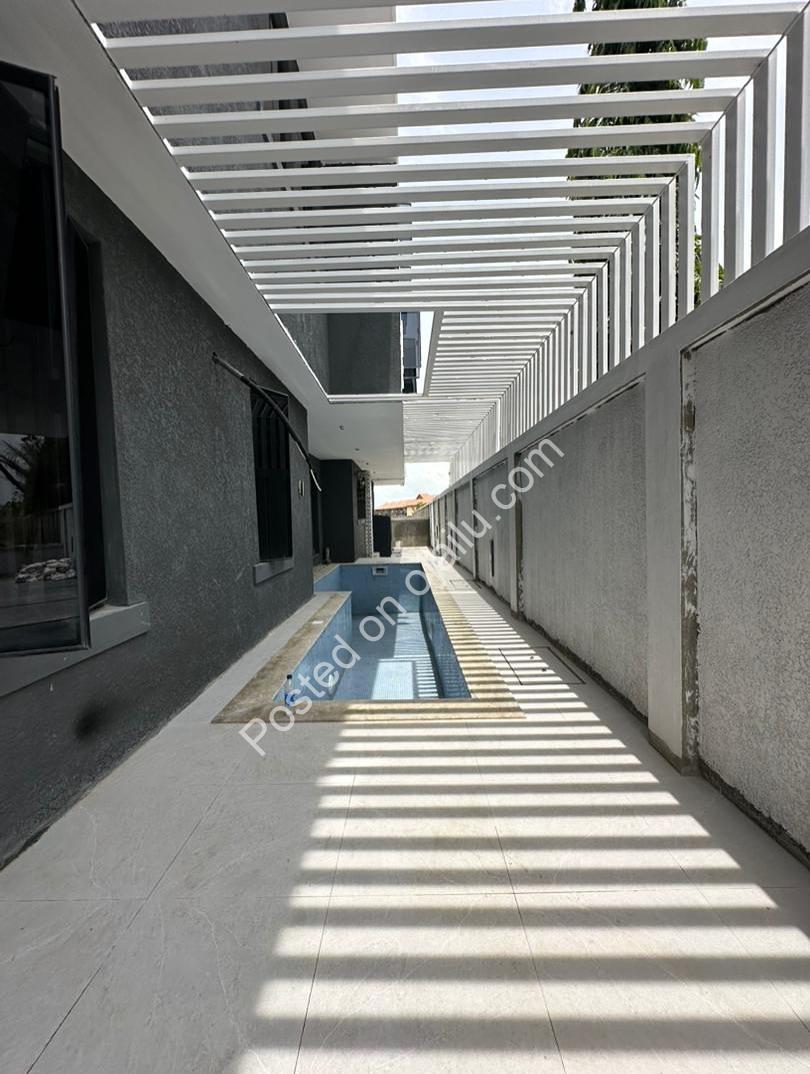 Sleek 5-Bed Duplex with Rooftop & Pool in Ikate