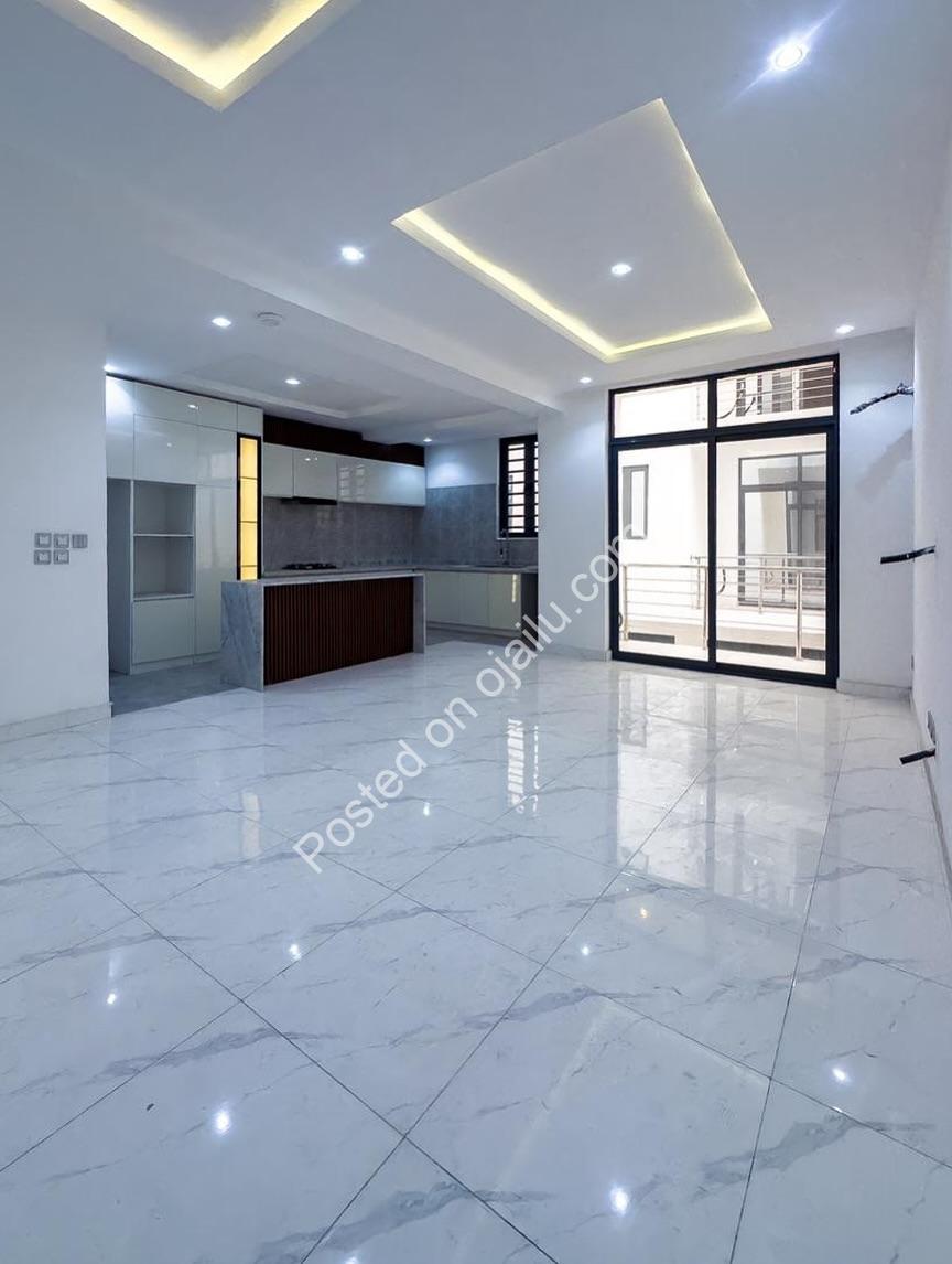 Lekki Phase One Luxury: Pool, Gym & Elevator