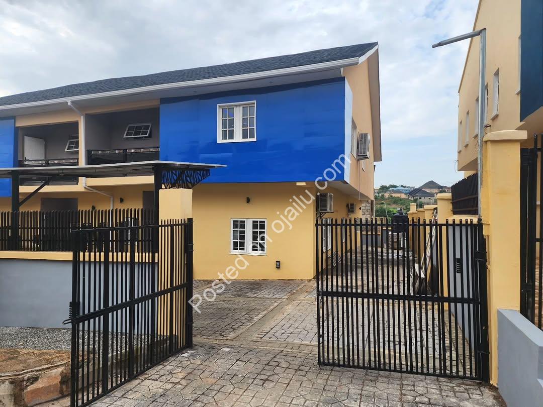 Elegant 4-Bedroom Oasis with BQ in Prime Abeokuta